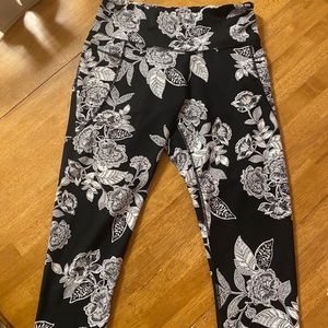 Old navy compression Capri leggings